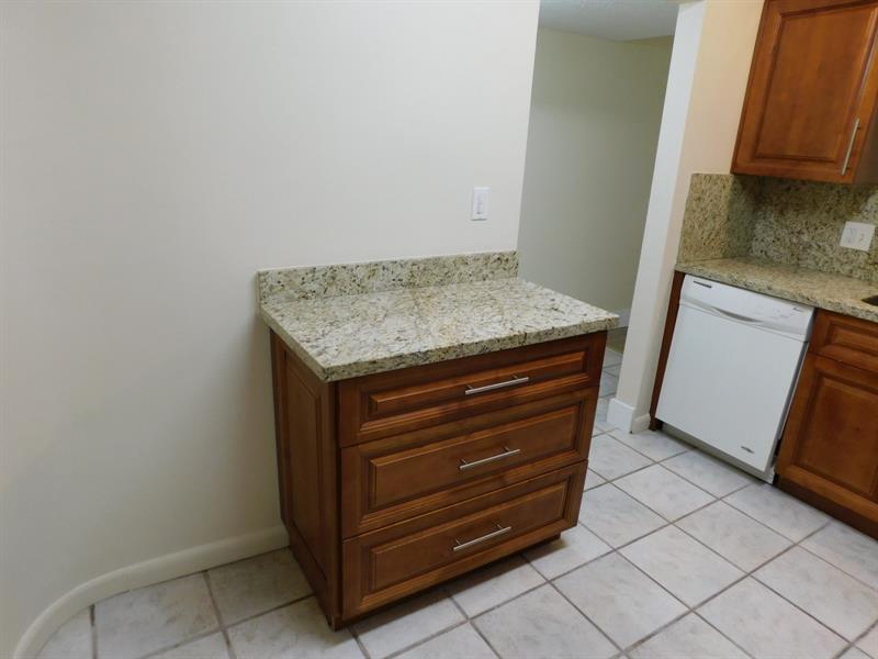 Image 11 of 40 For 11252 Taft St  11252