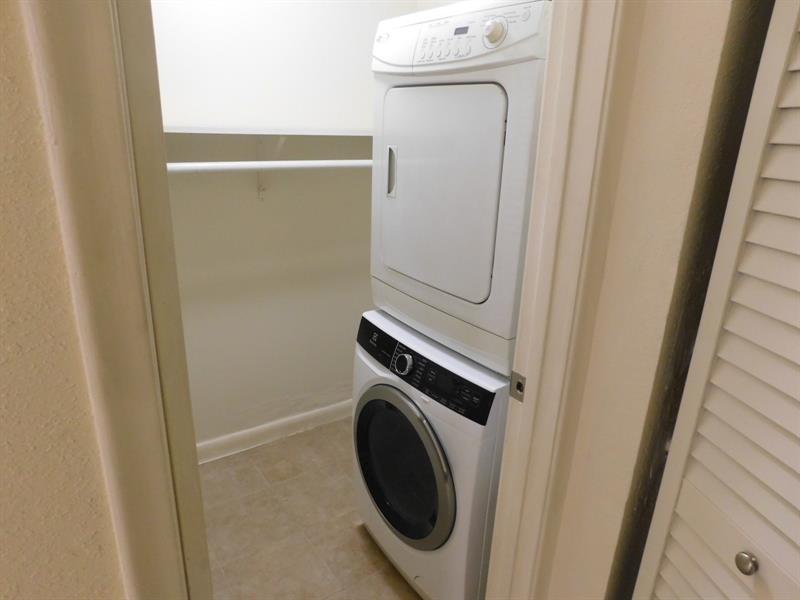 Image 14 of 40 For 11252 Taft St  11252