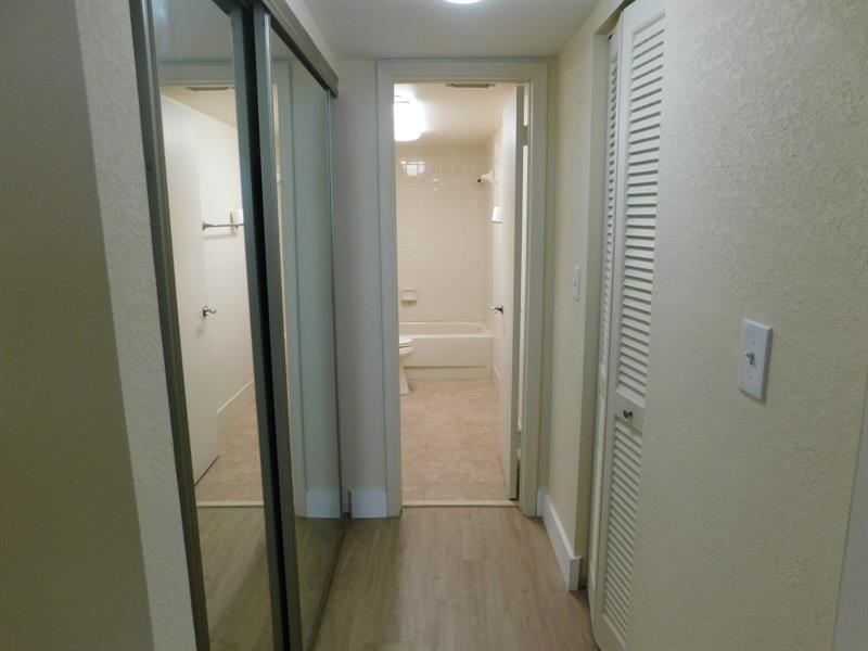 Image 17 of 40 For 11252 Taft St  11252