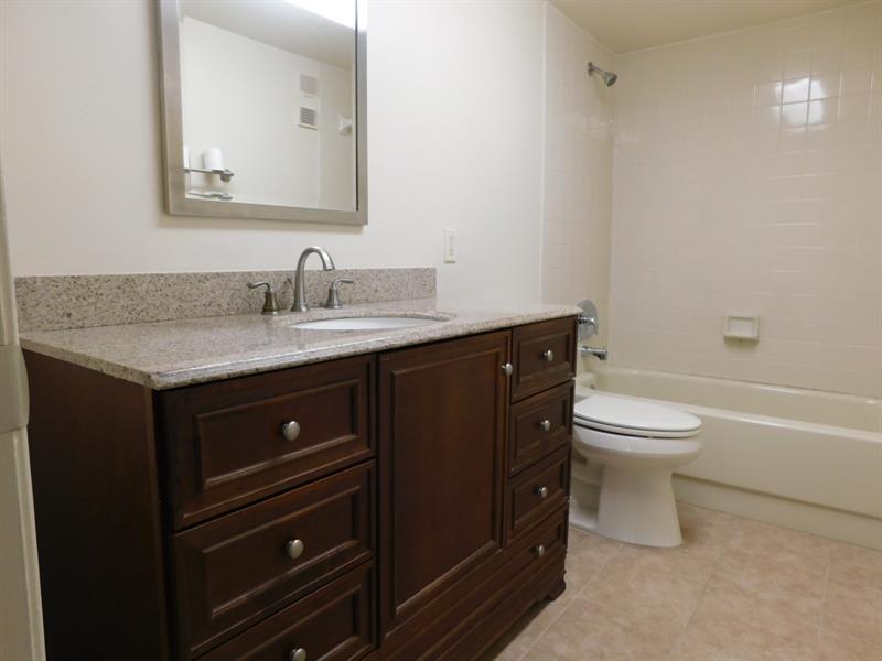 Image 20 of 40 For 11252 Taft St  11252