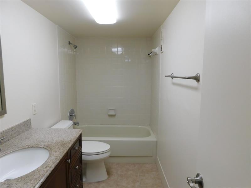 Image 22 of 40 For 11252 Taft St  11252