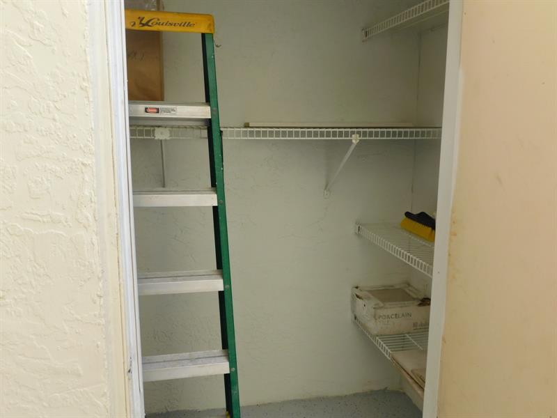 Image 32 of 40 For 11252 Taft St  11252