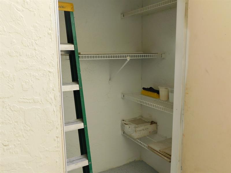 Image 33 of 40 For 11252 Taft St  11252