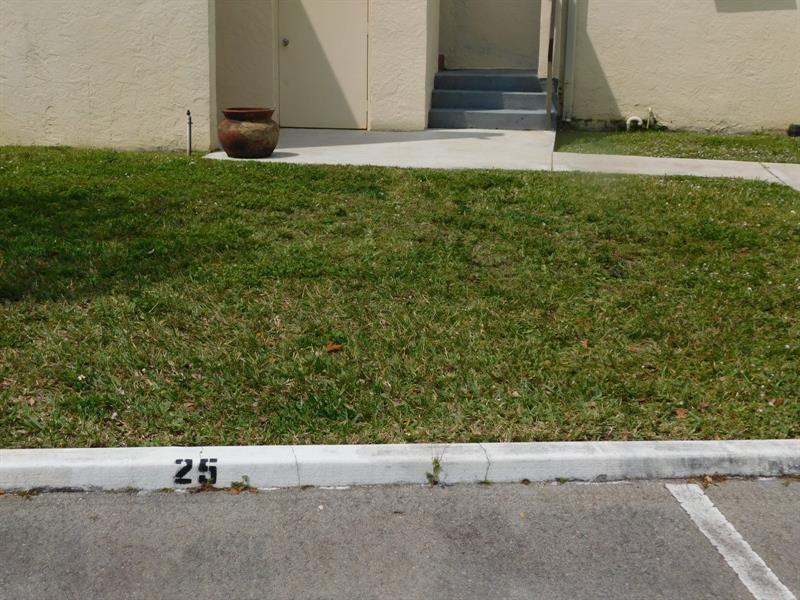 Image 35 of 40 For 11252 Taft St  11252
