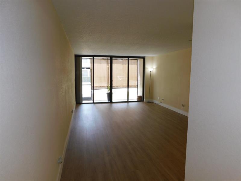 Image 36 of 40 For 11252 Taft St  11252