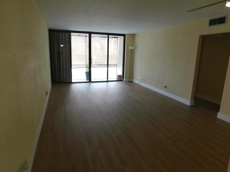 Image 4 of 40 For 11252 Taft St  11252