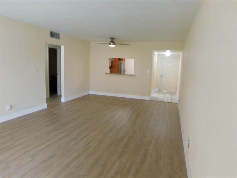 Image 7 of 40 For 11252 Taft St  11252