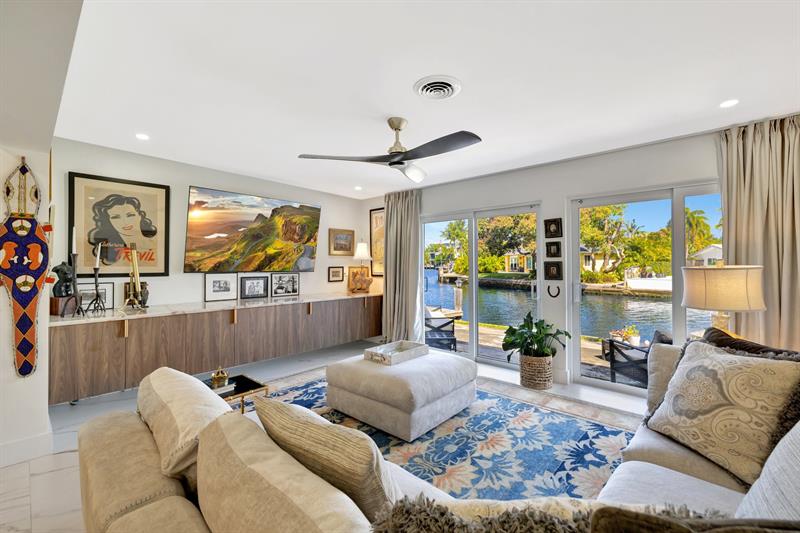Image 17 of 44 For 1981 Coral Gardens Drive