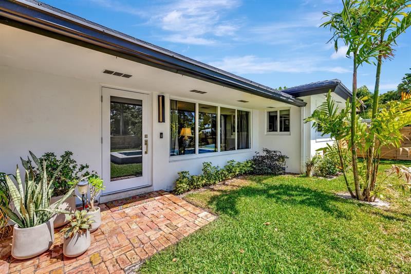 Image 32 of 44 For 1981 Coral Gardens Drive