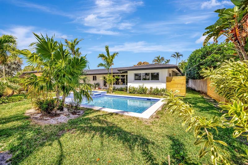 Image 36 of 44 For 1981 Coral Gardens Drive