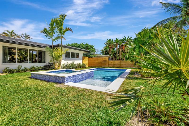 Image 38 of 44 For 1981 Coral Gardens Drive