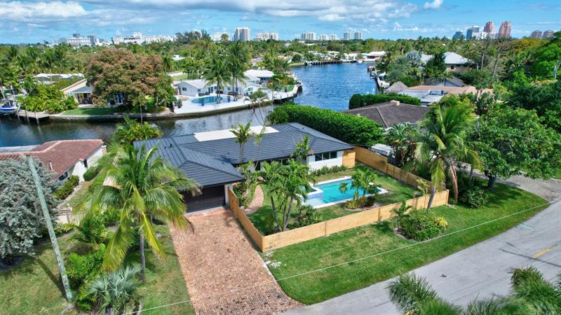 Image 4 of 44 For 1981 Coral Gardens Drive