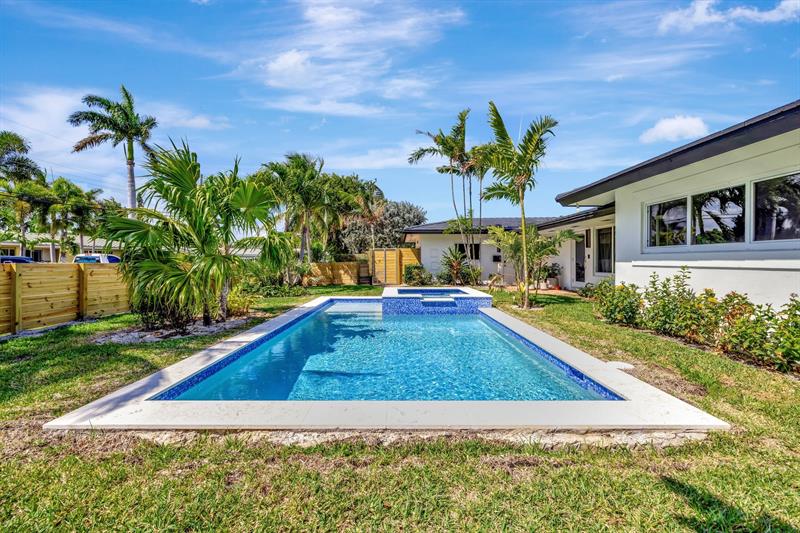 Image 40 of 44 For 1981 Coral Gardens Drive
