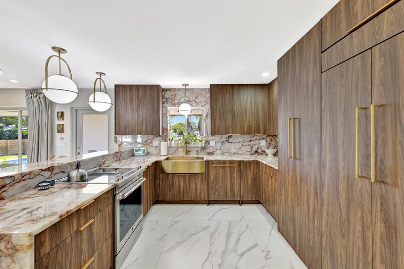 Image 5 of 44 For 1981 Coral Gardens Drive