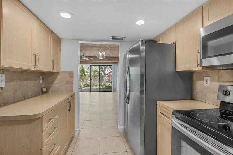 Image 10 of 32 For 4761 2nd Ave  310