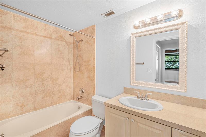 Image 20 of 32 For 4761 2nd Ave  310
