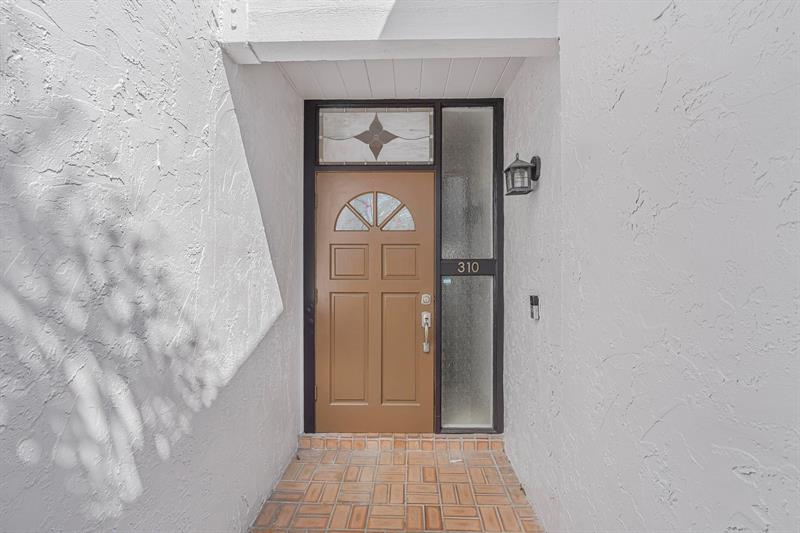 Image 3 of 32 For 4761 2nd Ave  310