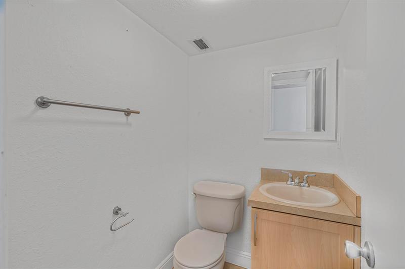 Image 6 of 32 For 4761 2nd Ave  310