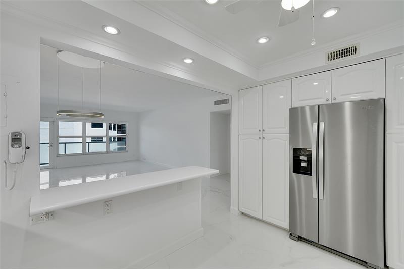 Image 14 of 78 For 3750 Galt Ocean Dr  309