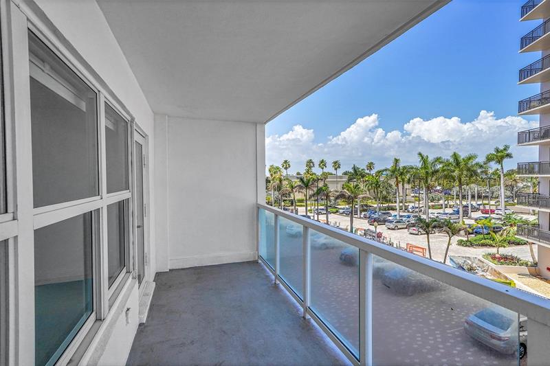 Image 32 of 78 For 3750 Galt Ocean Dr  309
