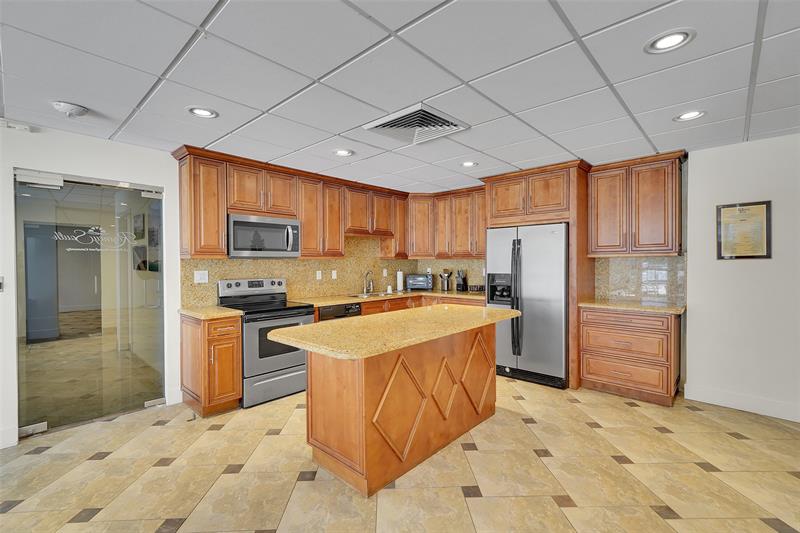 Image 45 of 78 For 3750 Galt Ocean Dr  309