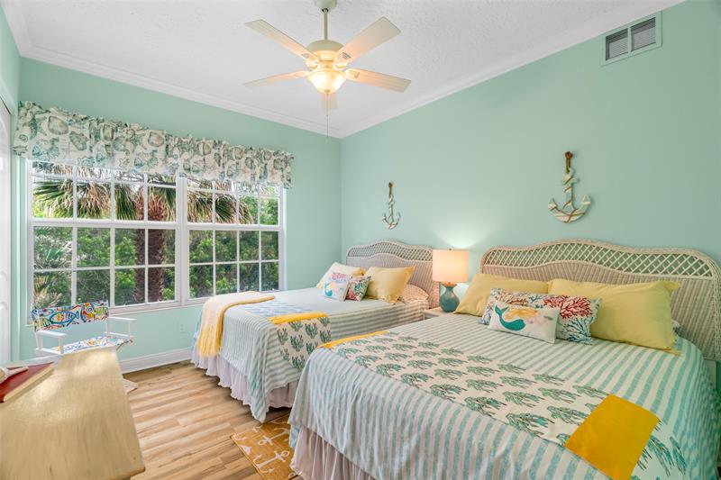 Image 33 of 51 For 1701 Gulfstream Ave  729