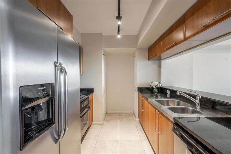 Image 3 of 48 For 610 Las Olas Blvd  415n