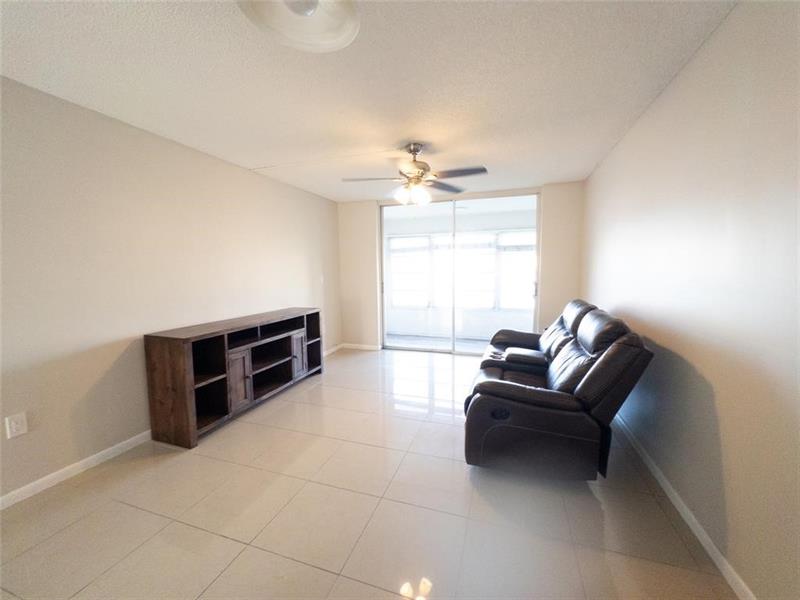 Image 7 of 25 For 8950 Sunrise Lakes Blvd  105