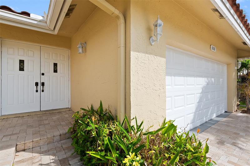 Image 10 of 30 For 6581 52nd St