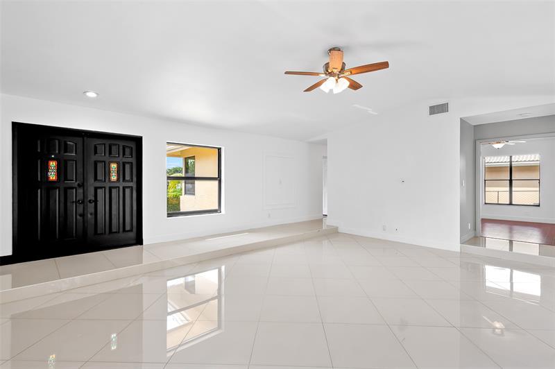 Image 12 of 30 For 6581 52nd St