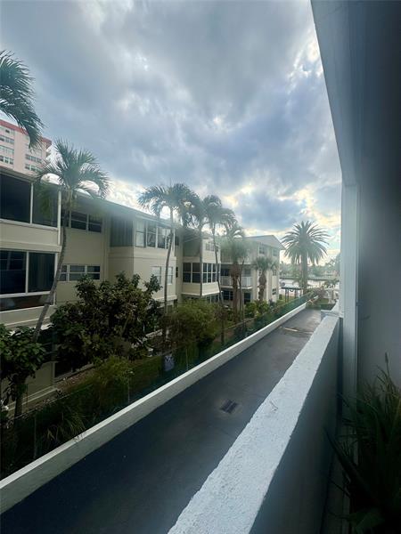 Image 5 of 10 For 3113 Ocean Dr  209