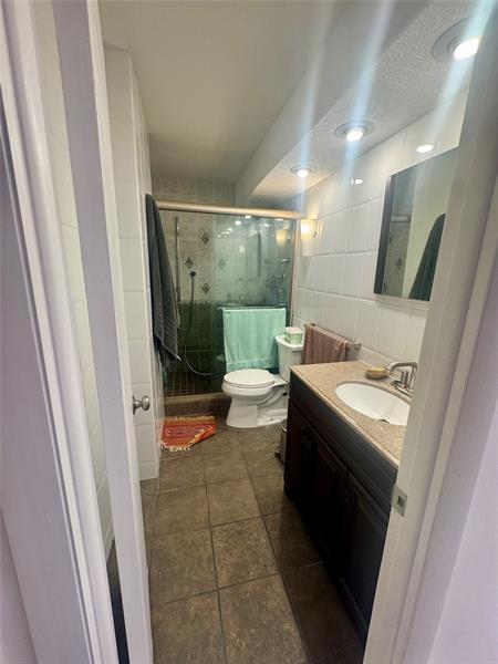 Image 8 of 10 For 3113 Ocean Dr  209