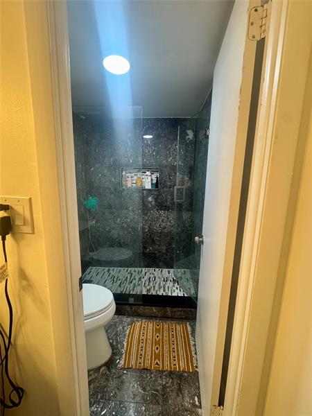 Image 9 of 10 For 3113 Ocean Dr  209