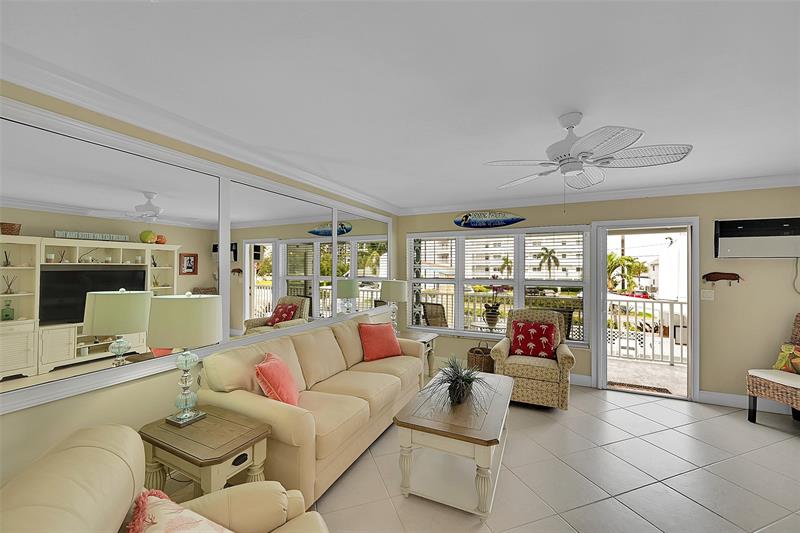 Image 19 of 51 For 1110 Riverside Dr  24