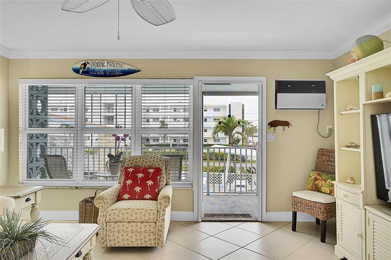 Image 20 of 51 For 1110 Riverside Dr  24