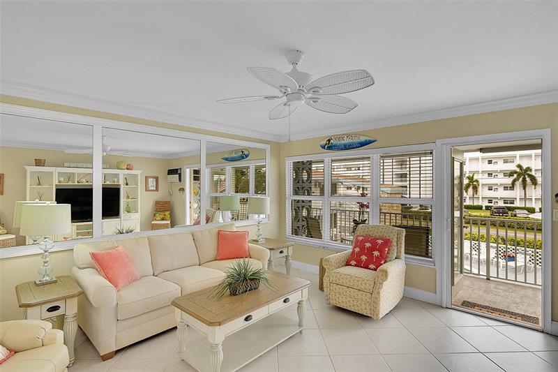 Image 22 of 51 For 1110 Riverside Dr  24