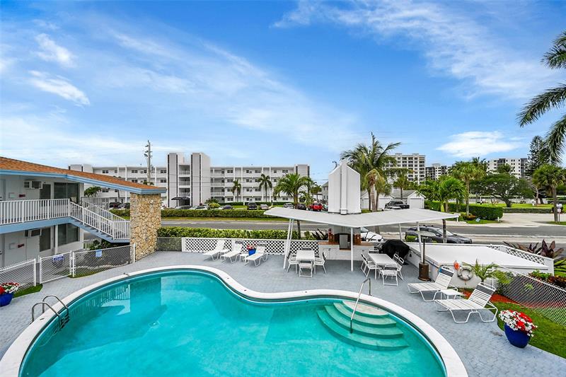 Image 25 of 51 For 1110 Riverside Dr  24