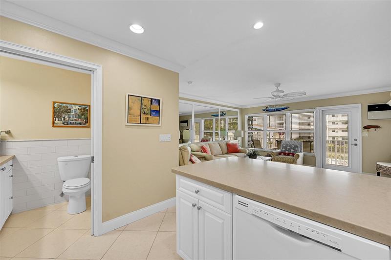 Image 33 of 51 For 1110 Riverside Dr  24