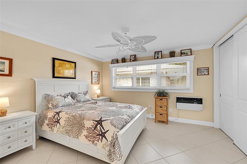 Image 37 of 51 For 1110 Riverside Dr  24