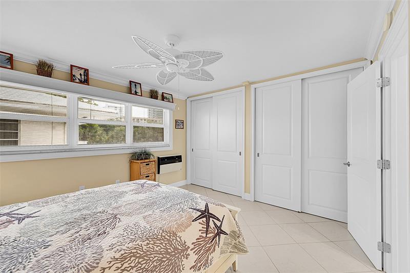 Image 38 of 51 For 1110 Riverside Dr  24