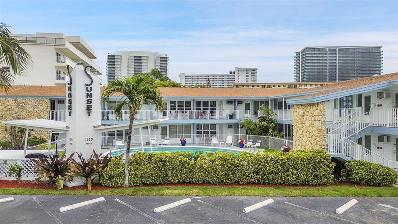 Image 43 of 51 For 1110 Riverside Dr  24