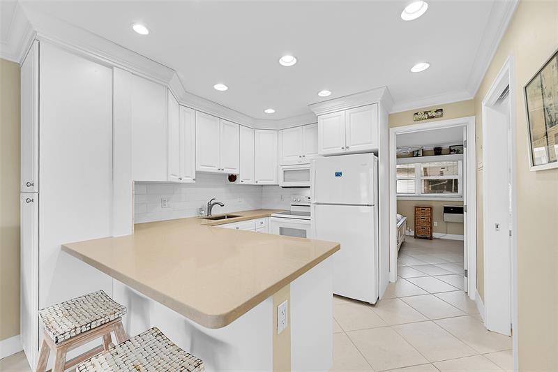 Image 5 of 51 For 1110 Riverside Dr  24