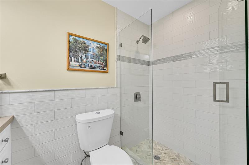 Image 8 of 51 For 1110 Riverside Dr  24