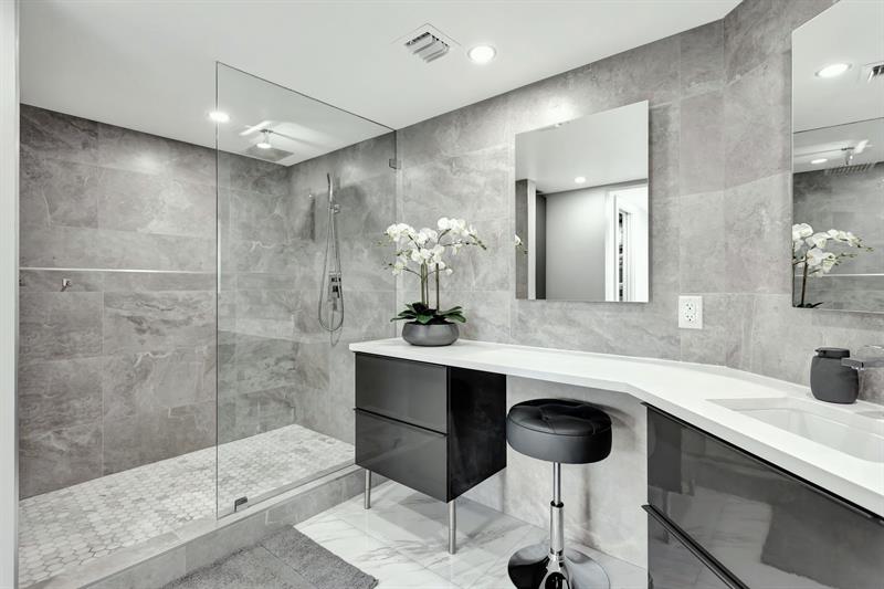 Image 11 of 44 For 3503 Oaks Way  409