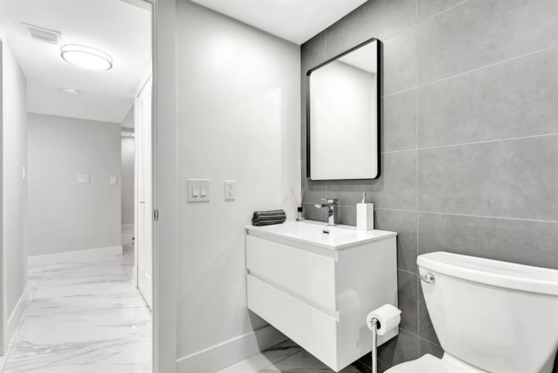 Image 14 of 44 For 3503 Oaks Way  409