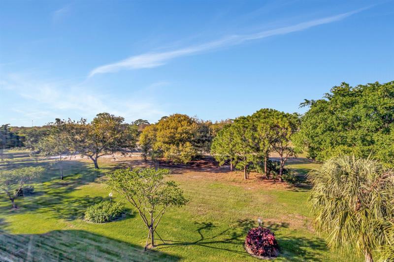Image 28 of 44 For 3503 Oaks Way  409