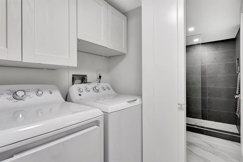 Image 32 of 44 For 3503 Oaks Way  409
