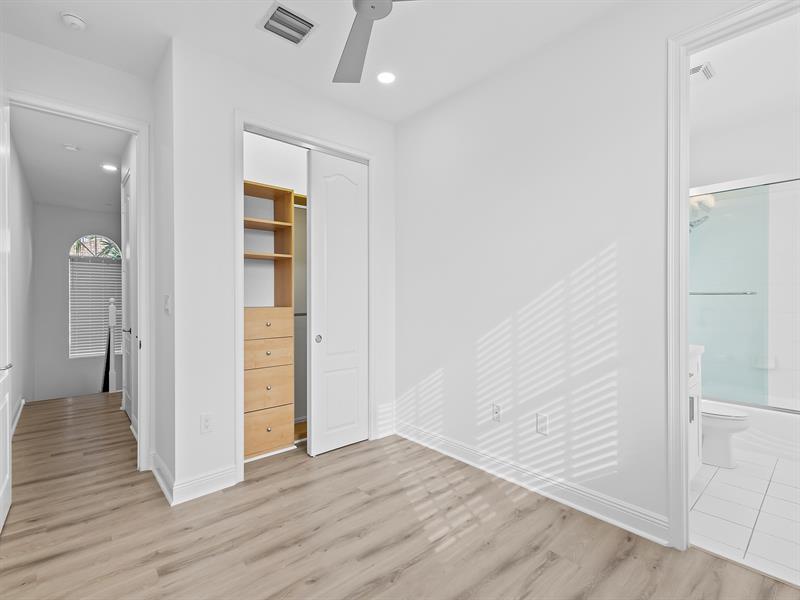 Image 13 of 25 For 510 7th St  403