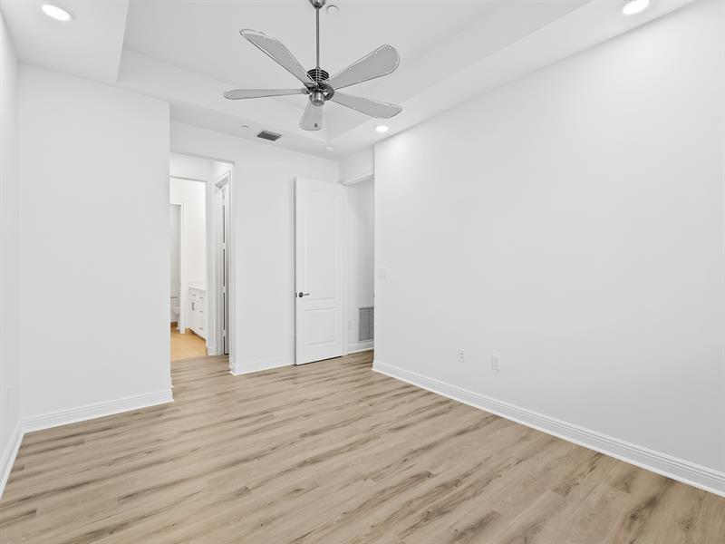 Image 21 of 25 For 510 7th St  403