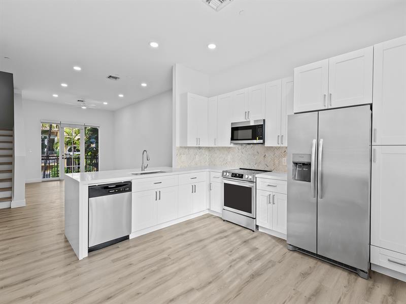 Image 6 of 25 For 510 7th St  403